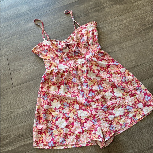 LOVE TREE Emma floral tie front romper ✨ - Picture 8 of 9